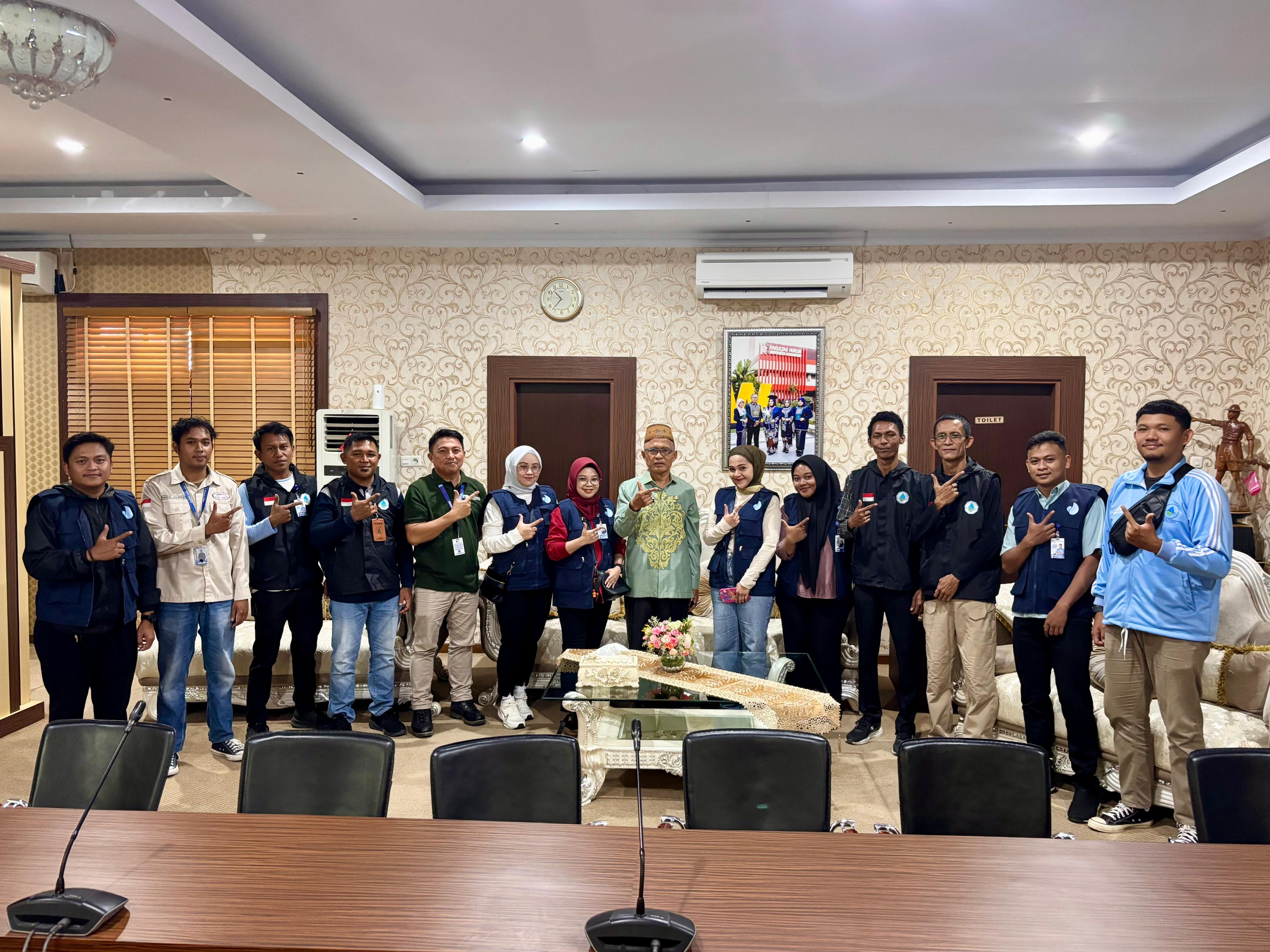 Tim Survei Kepuasan Pelanggan dari Perumda Air Minum Muara Tirta Kota Gorontalo melakukan kunjungan ke Kantor Wali Kota Gorontalo dalam rangka pelaksanaan kegiatan survei kepuasan pelanggan terhadap layanan air minum yang diberikan oleh Perumda Air Minum 